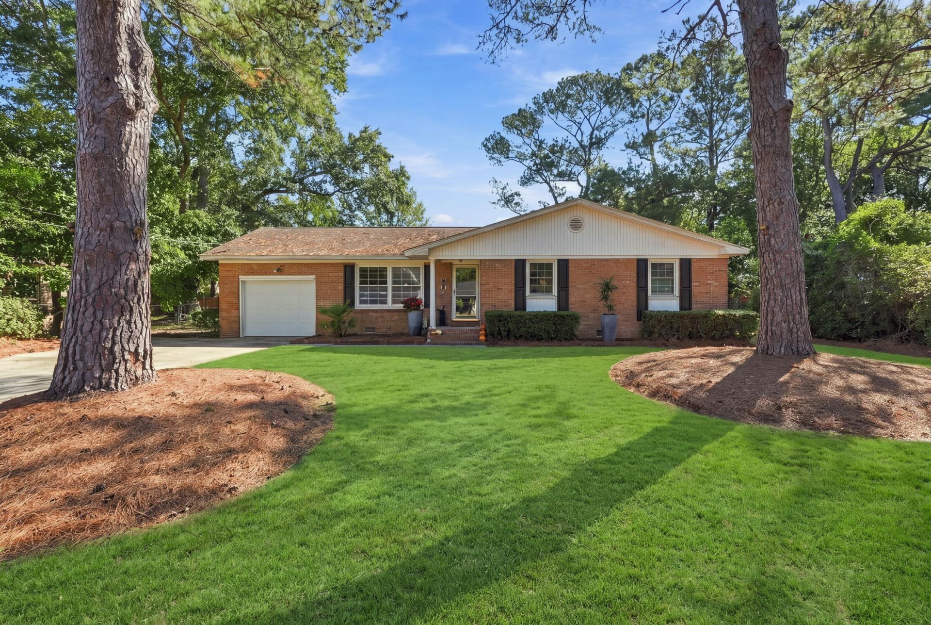 1060 Woodside Drive Photo 7
