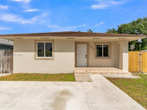 2425 NW 52nd St , Miami, FL 33142