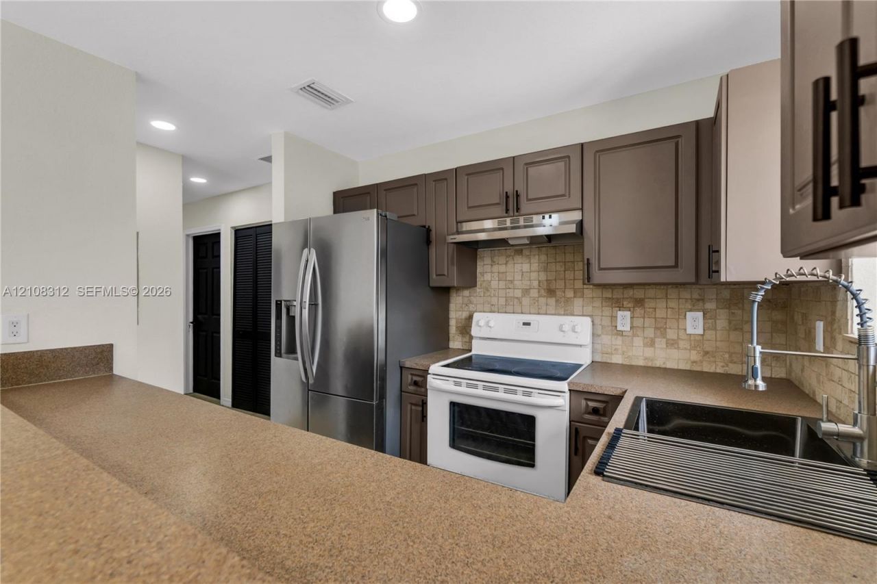 2425 NW 52nd St , Miami, FL 33142 Photo