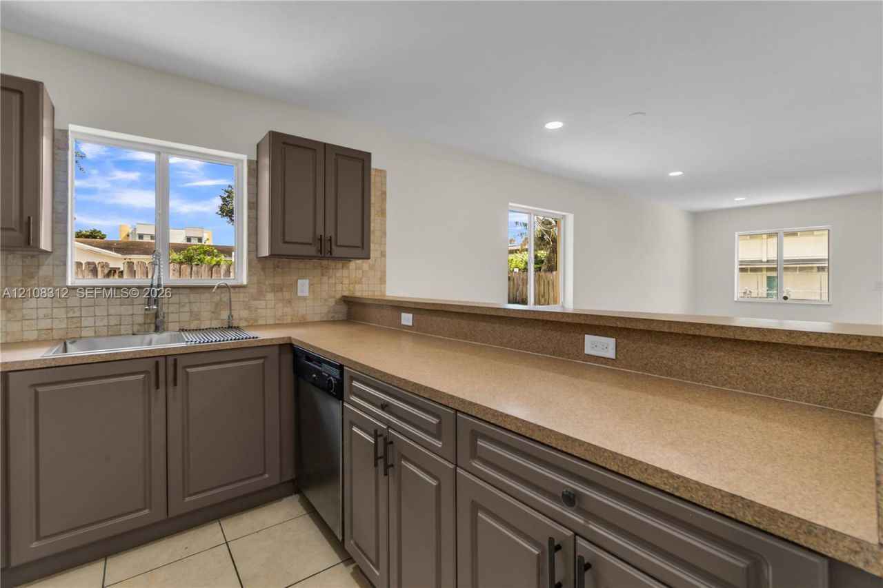 2425 NW 52nd St , Miami, FL 33142 Photo
