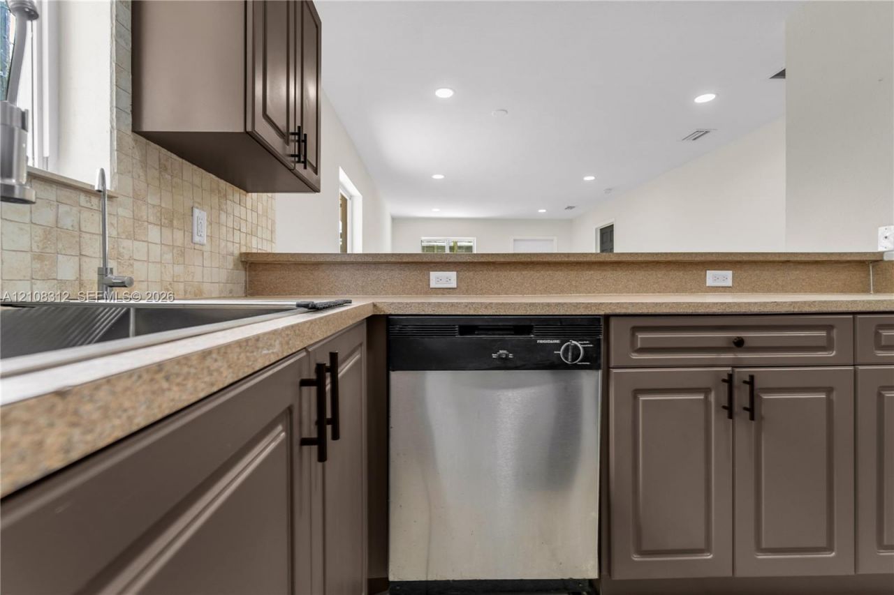 2425 NW 52nd St , Miami, FL 33142 Photo