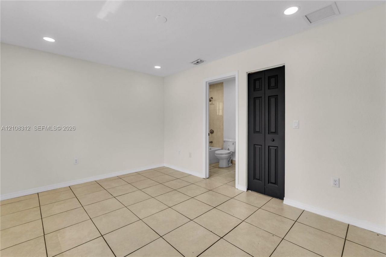 2425 NW 52nd St , Miami, FL 33142 Photo