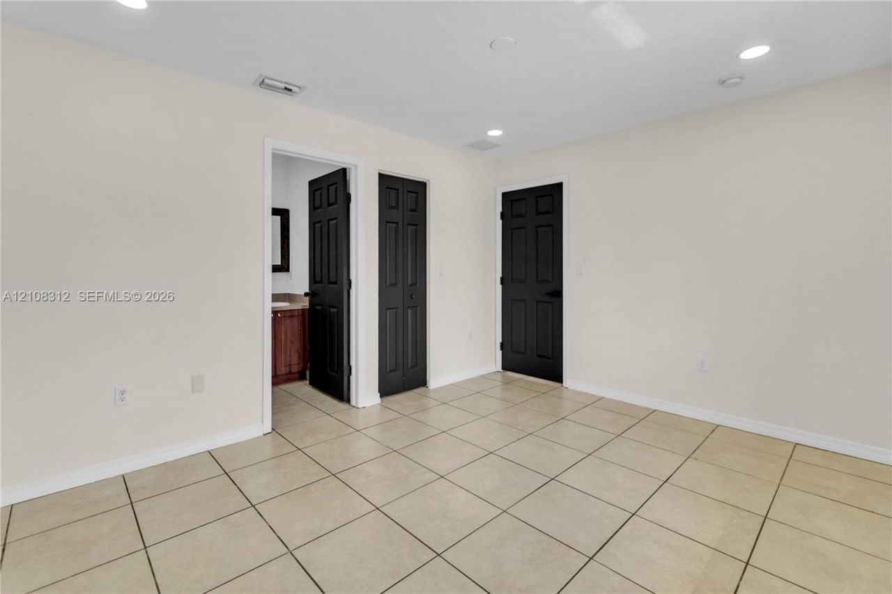 2425 NW 52nd St , Miami, FL 33142 Photo