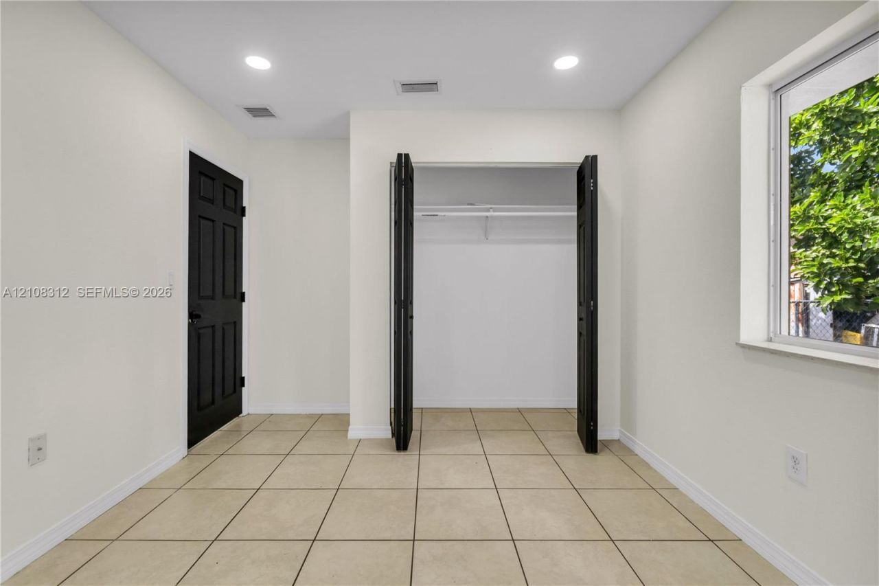 2425 NW 52nd St , Miami, FL 33142 Photo