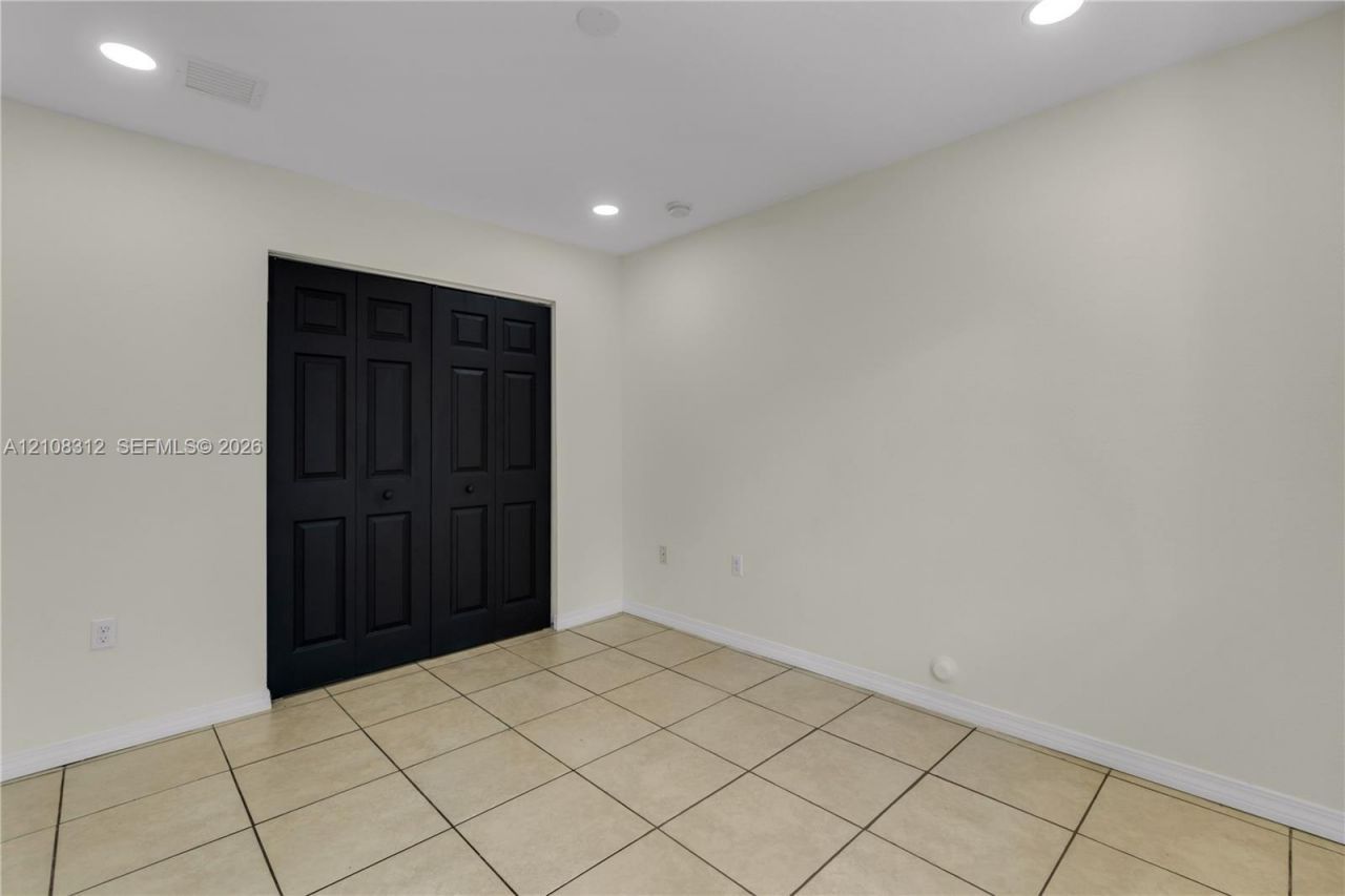 2425 NW 52nd St , Miami, FL 33142 Photo