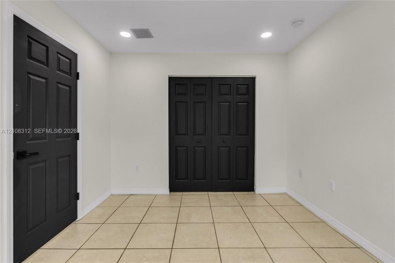 2425 NW 52nd St , Miami, FL 33142 Photo