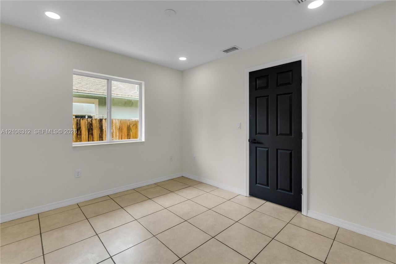 2425 NW 52nd St , Miami, FL 33142 Photo