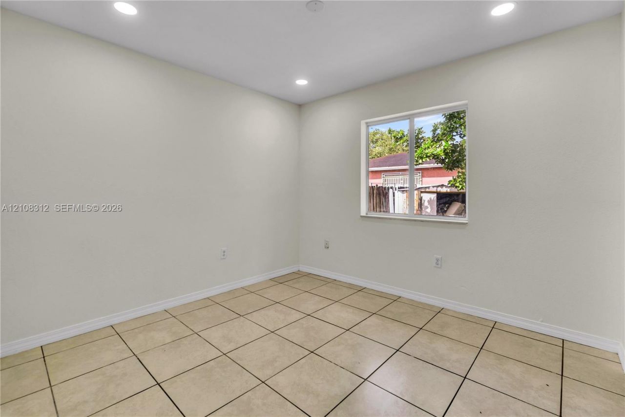 2425 NW 52nd St , Miami, FL 33142 Photo