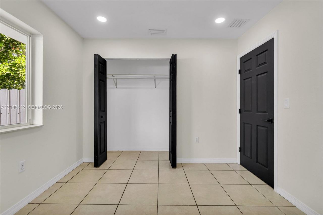2425 NW 52nd St , Miami, FL 33142 Photo