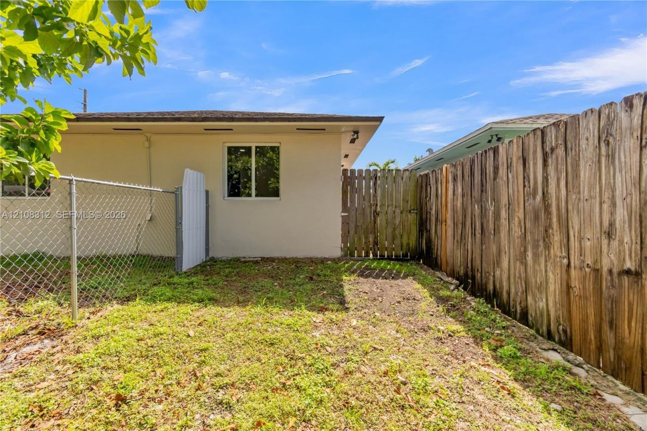 2425 NW 52nd St , Miami, FL 33142 Photo