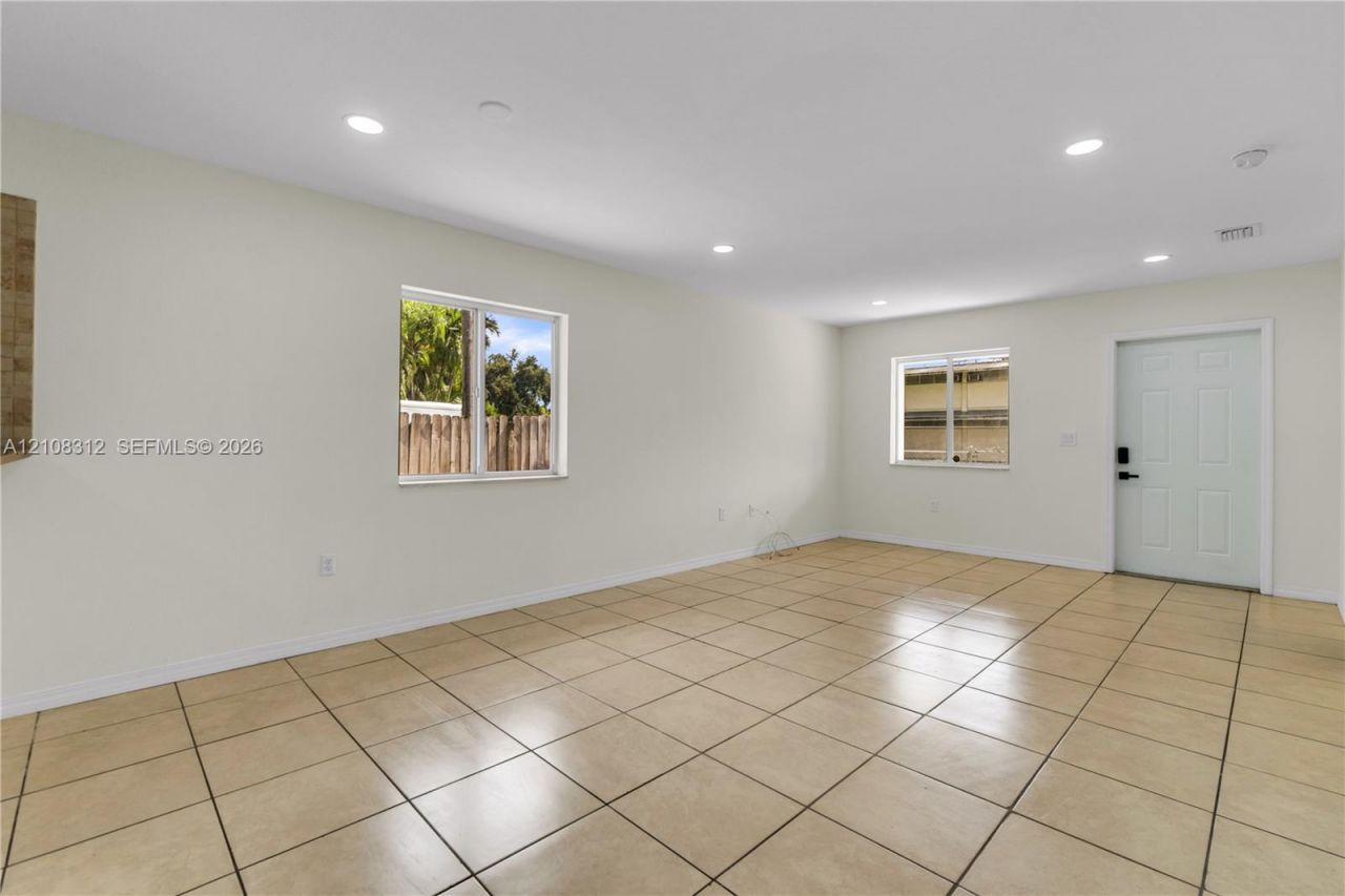 2425 NW 52nd St , Miami, FL 33142 Photo