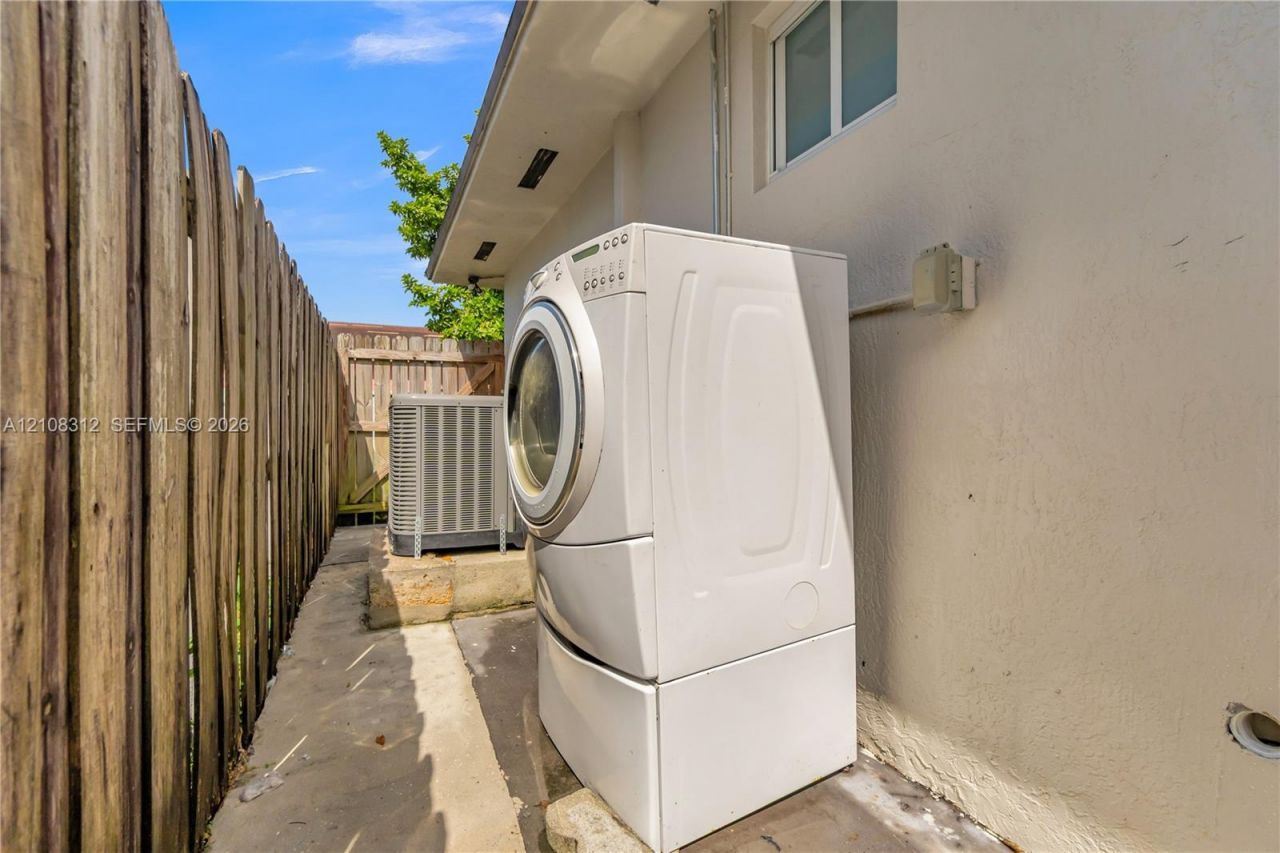2425 NW 52nd St , Miami, FL 33142 Photo