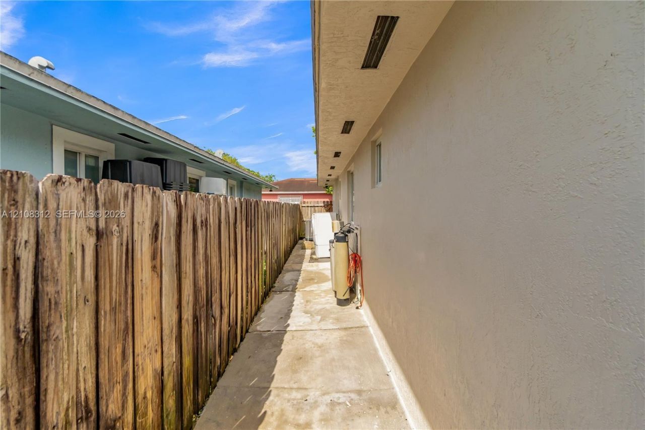 2425 NW 52nd St , Miami, FL 33142 Photo