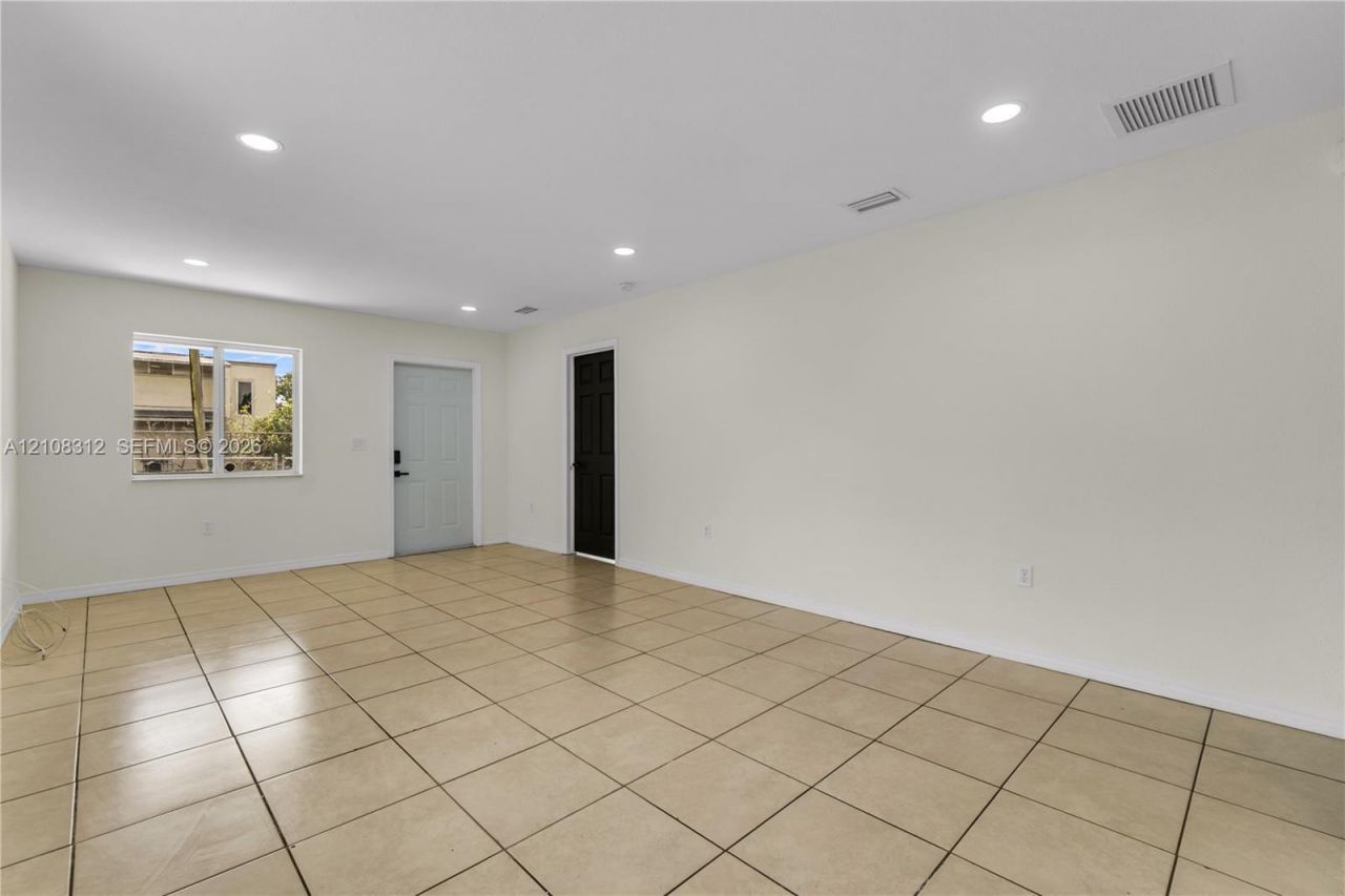 2425 NW 52nd St , Miami, FL 33142 Photo