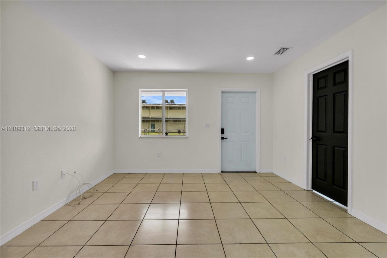 2425 NW 52nd St , Miami, FL 33142 Photo