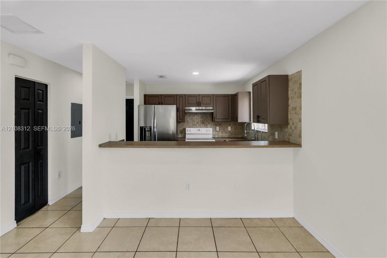 2425 NW 52nd St , Miami, FL 33142 Photo