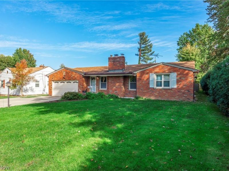135 Foresthill Drive, Amherst, OH 44001 Photo 2
