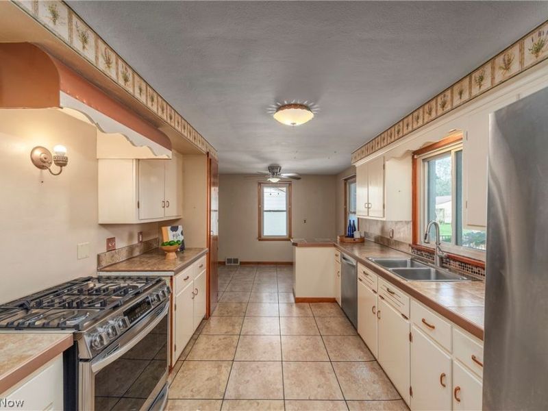 135 Foresthill Drive, Amherst, OH 44001 Photo 20