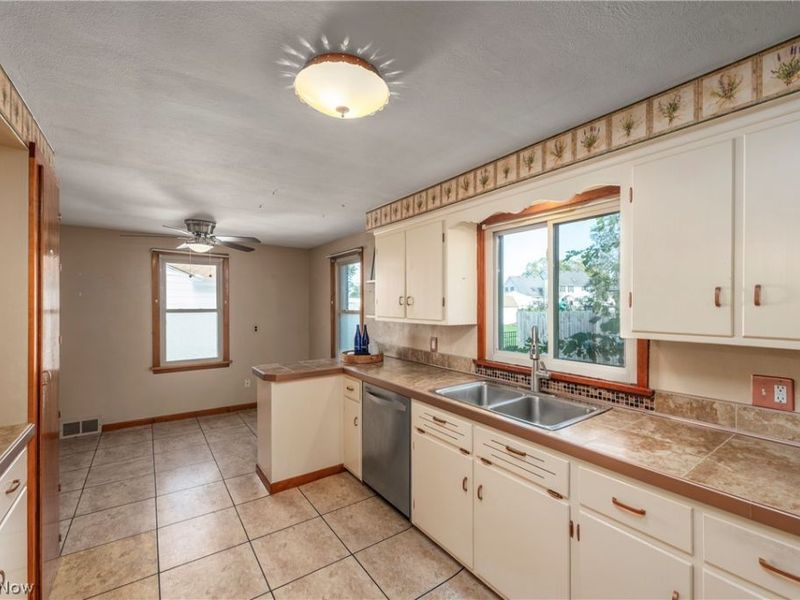 135 Foresthill Drive, Amherst, OH 44001 Photo 22