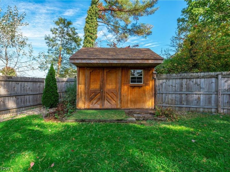 135 Foresthill Drive, Amherst, OH 44001 Photo 6