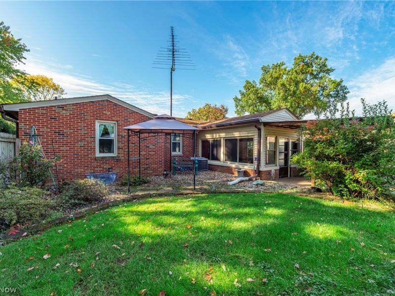 135 Foresthill Drive, Amherst, OH 44001 Photo 7