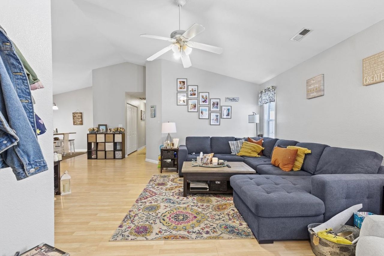 502 Callalily Ct. Photo 6