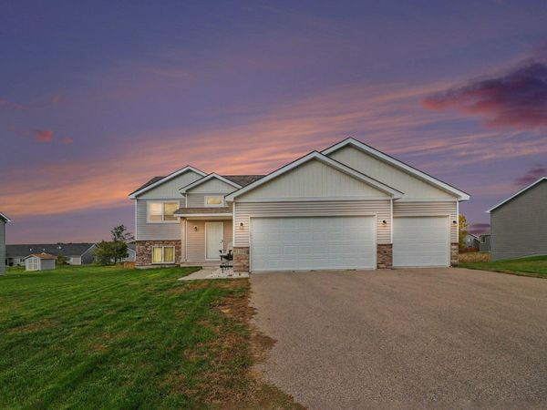 1304 Mulberry Avenue NE, Montgomery, MN 56069