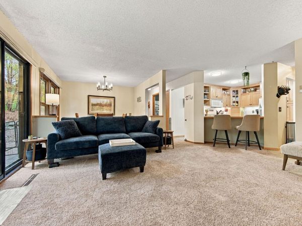 15805 26th Avenue N, Unit B, Plymouth, MN 55447