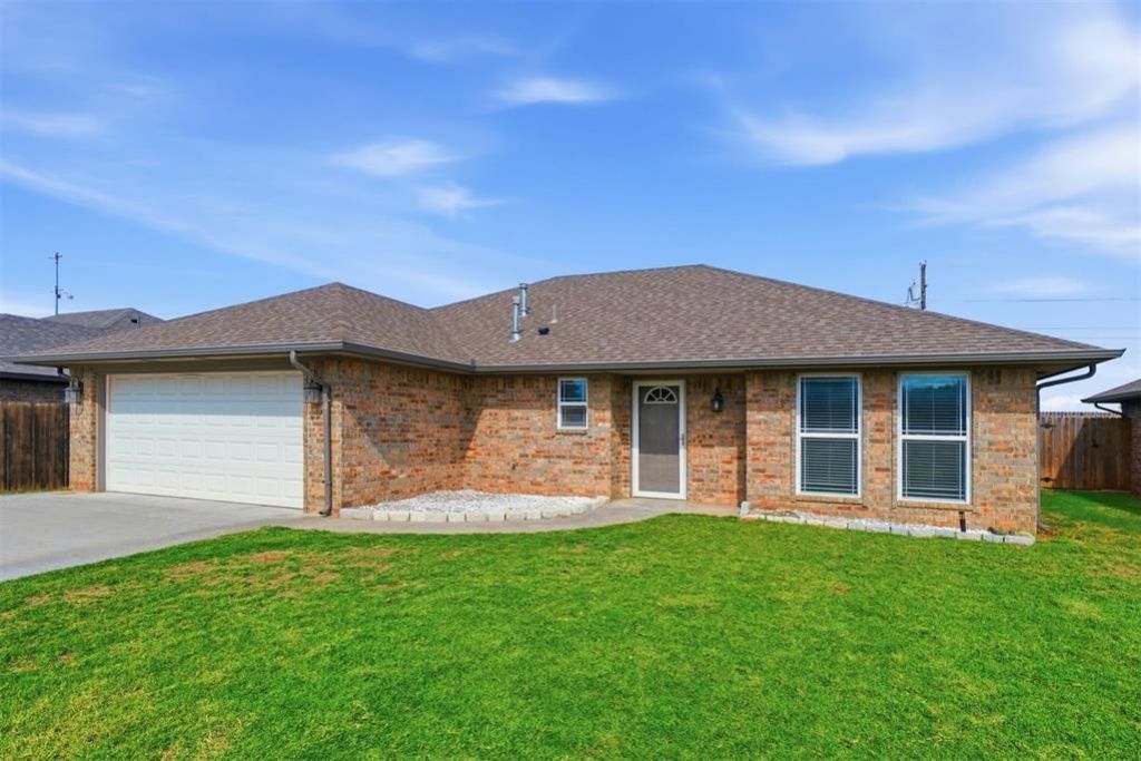 107 Breckenridge Drive, Elk City, OK 73644 Main Photo