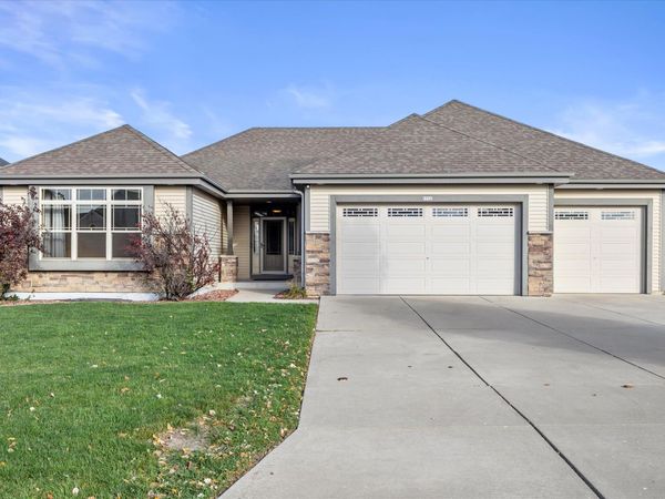 9752 S Mustang Pl, Oak Creek, WI 53154