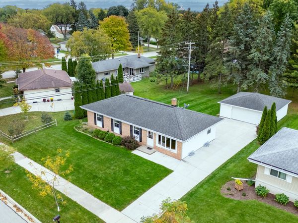 215 W Beutel Rd, Port Washington, WI 53074