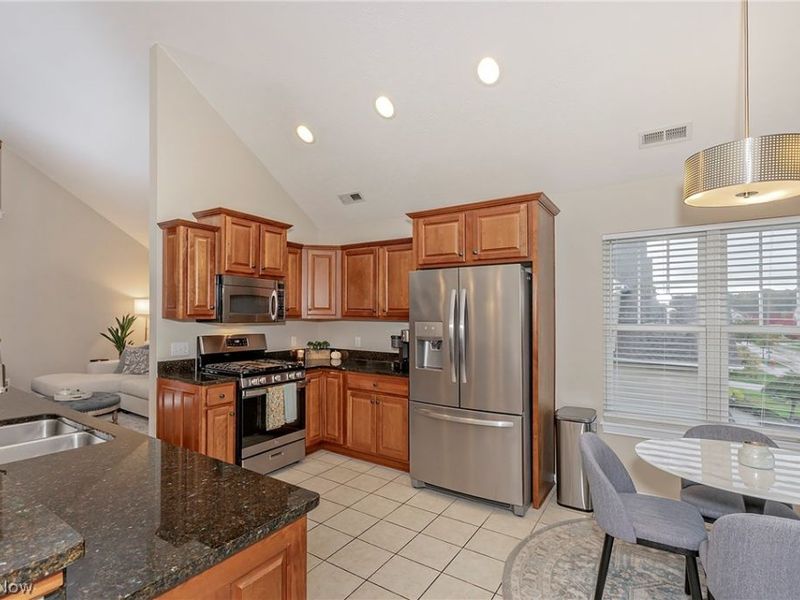 312 W Legend Court, Unit C, Highland Heights, OH 44143 Photo 14