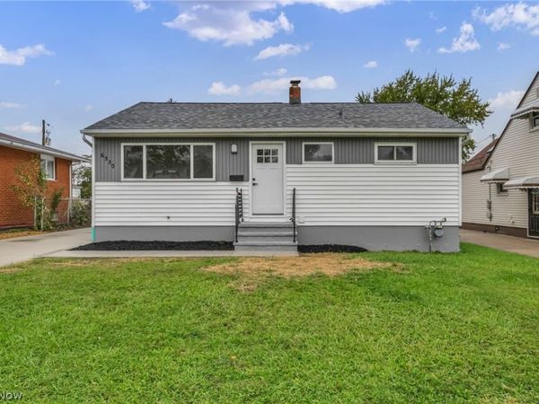 6330 Stonecrest Drive , Brook Park, OH 44142