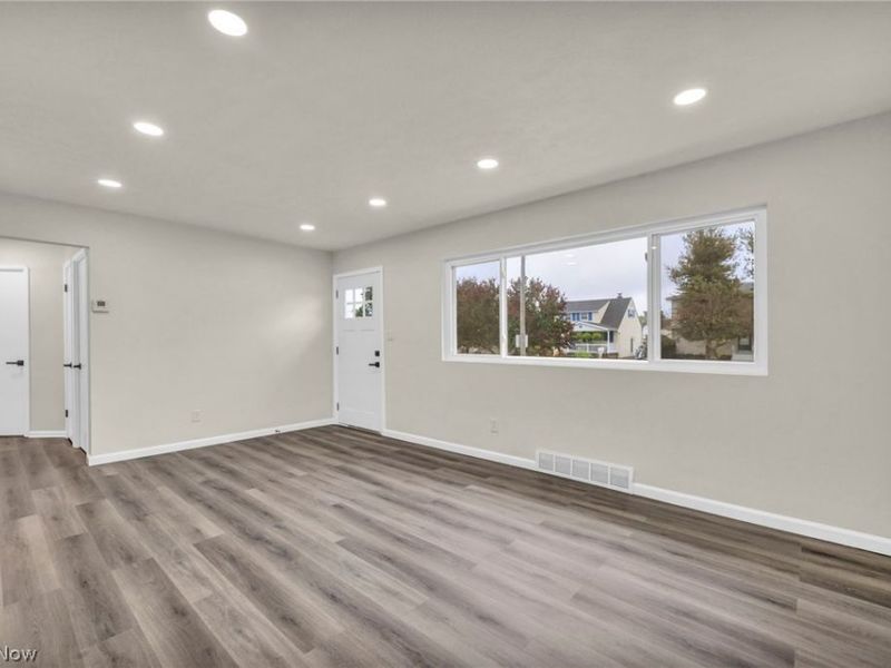 6330 Stonecrest Drive, Brook Park, OH 44142 Photo 7