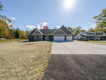 6261 Lake, Orchard Park, NY 14127