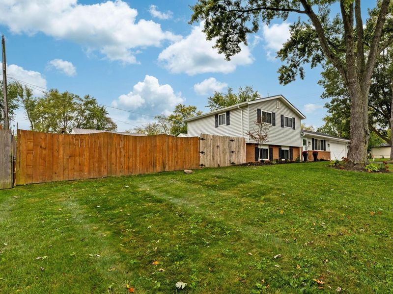 2489 Parlin Drive, Grove City, OH 43123 Photo 4