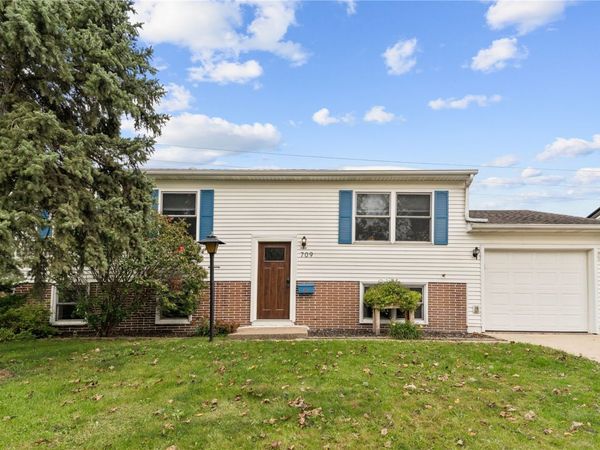 709 Jacolyn Drive NW, Cedar Rapids, IA 52405