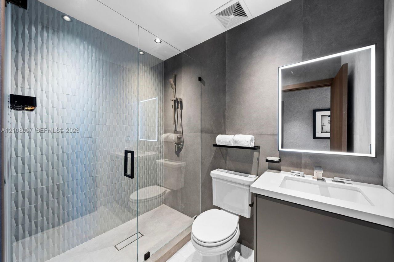 50 S Pointe Dr , Unit 1805, Miami Beach, FL 33139 Photo