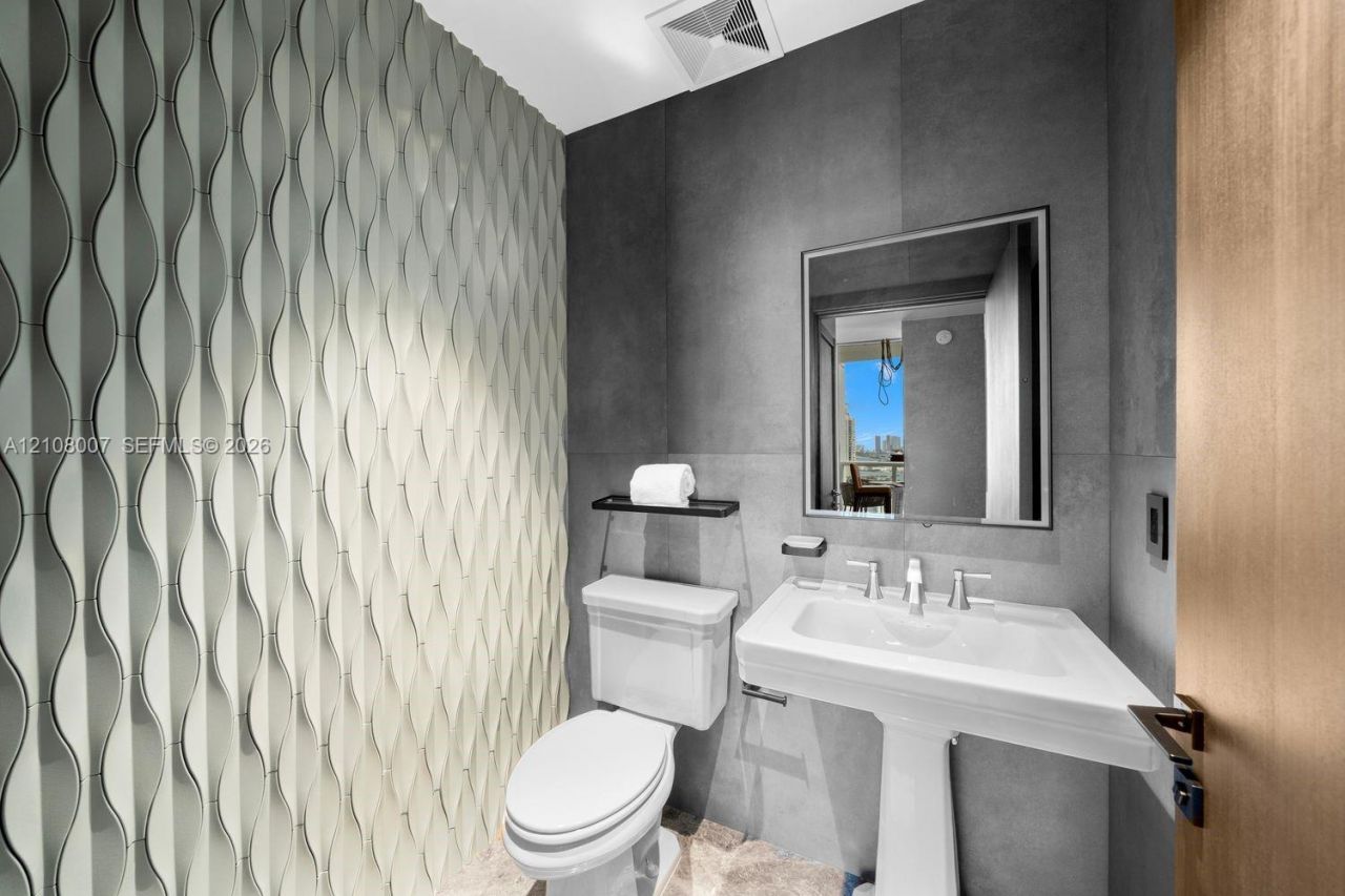 50 S Pointe Dr , Unit 1805, Miami Beach, FL 33139 Photo