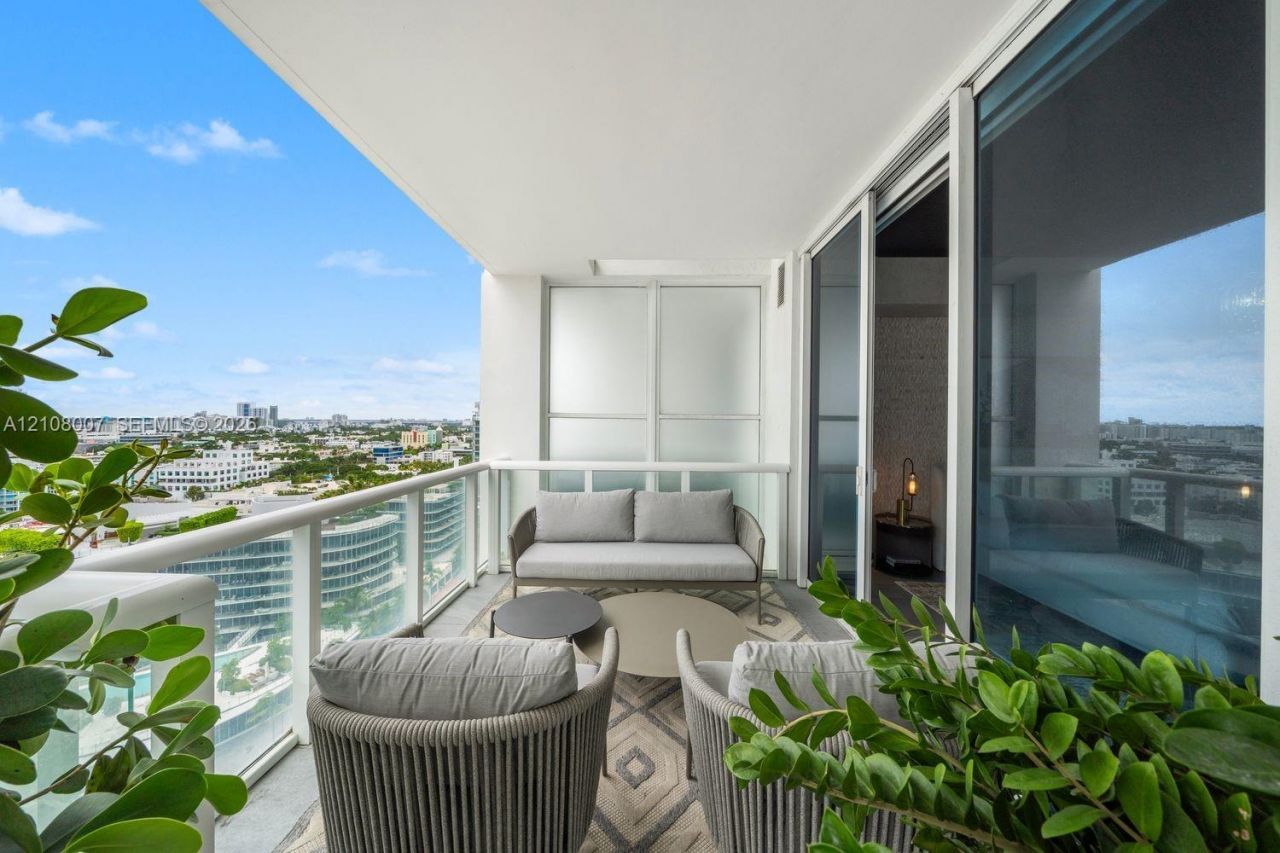 50 S Pointe Dr , Unit 1805, Miami Beach, FL 33139 Photo