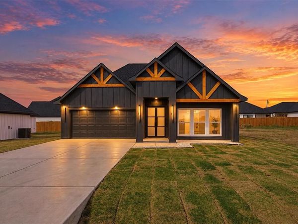 101 Connor Circle , Mabank, TX 75147