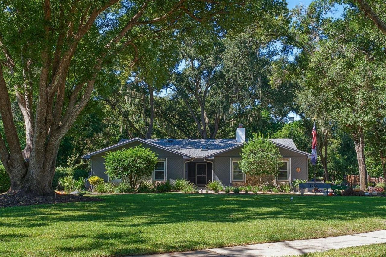 1652 Hobbit Road, Dunedin, FL 34698 Main Photo