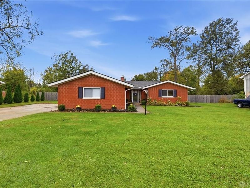 2369 Pine Knott Drive, Beavercreek, OH 45431 Photo 3