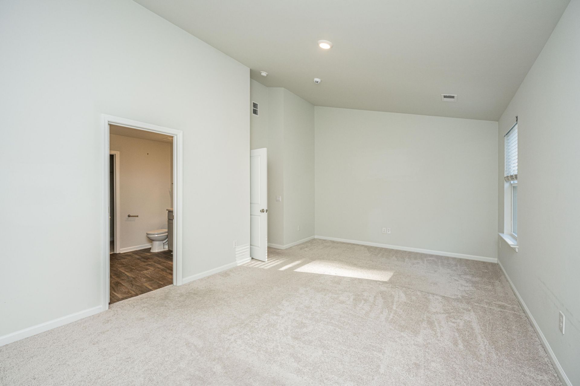 135 E Sunrise Lane Photo 7