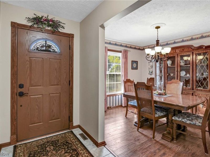 3240 Forest Overlook Drive, Seven Hills, OH 44131 Photo 2
