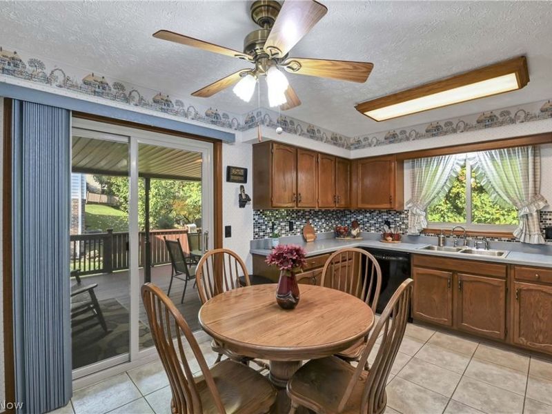 3240 Forest Overlook Drive, Seven Hills, OH 44131 Photo 8