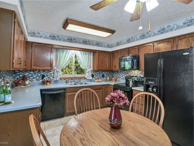 3240 Forest Overlook Drive, Seven Hills, OH 44131 Photo 9