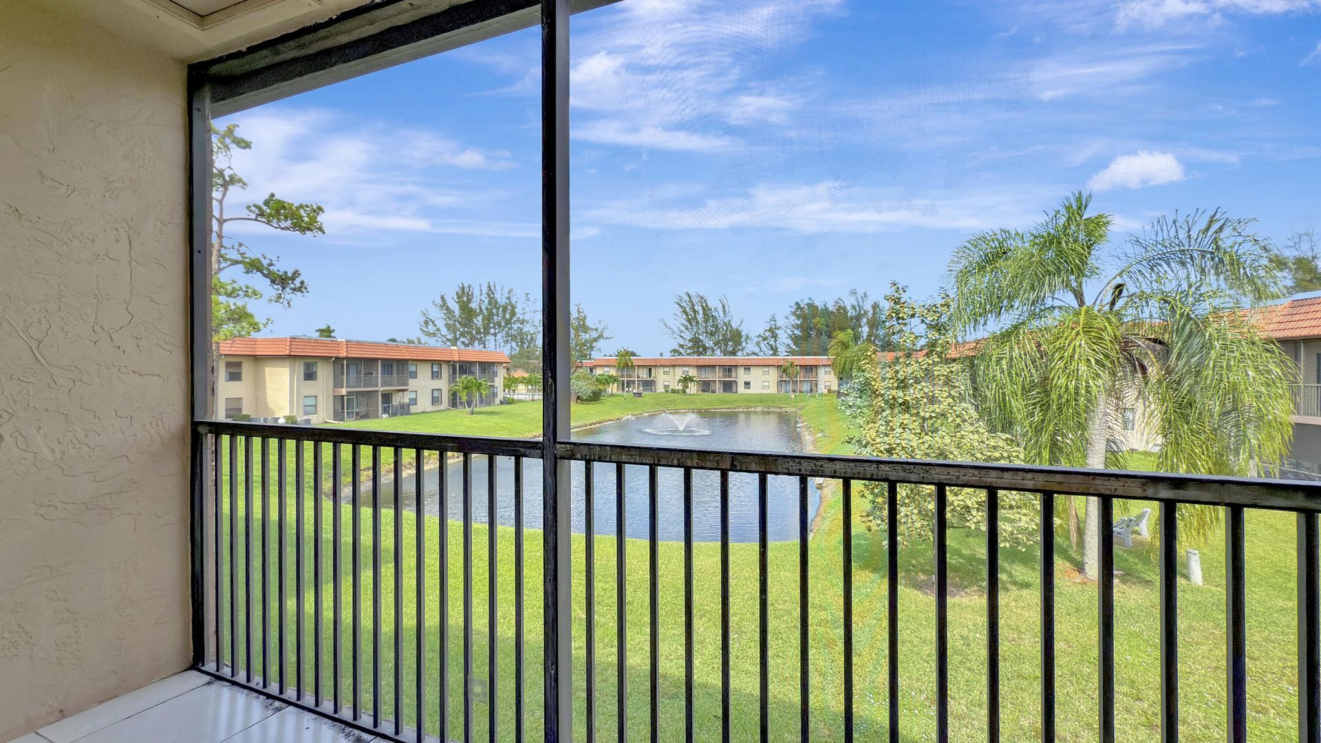 21909 Lake Forest Circle, Unit 206, Boca Raton, FL 33433 Photo