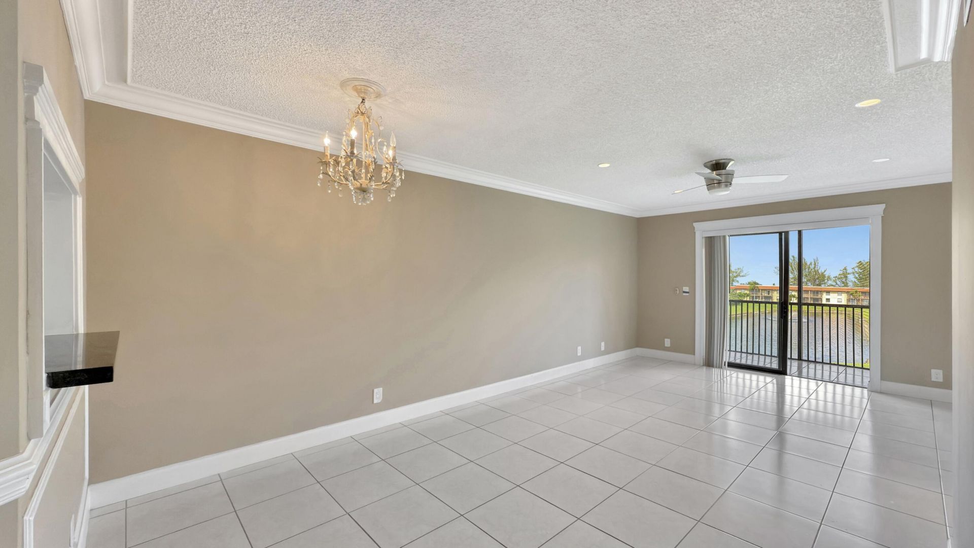 21909 Lake Forest Circle, Unit 206, Boca Raton, FL 33433 Photo