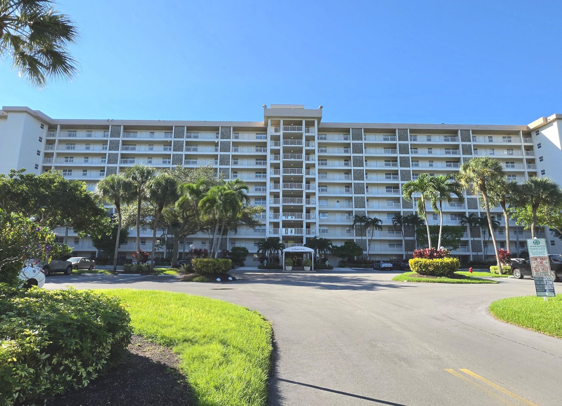 3510 Oaks Way, Unit 807, Pompano Beach, FL 33069 Photo